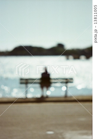 Brittany tourist on a bench 13811005