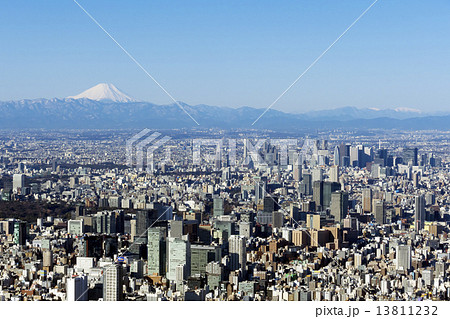 東京スカイツリー 展望回廊 地上450mから望む美しい富士山と東京街並全景 2015年2月 東京スカイツリー 展望回廊 地上450mから望む美しい富士山と東京街並全景 2015年2月 13811232