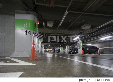 地下駐車場 13811390