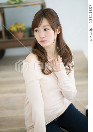 ロングヘアの女性 ロングヘアの女性 13811837