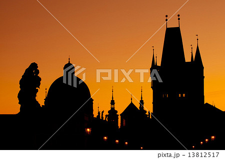 The silhouettes of towers and statues on Charles Bridge in Pragu The silhouettes of towers and statues on Charles Bridge in Pragu 13812517