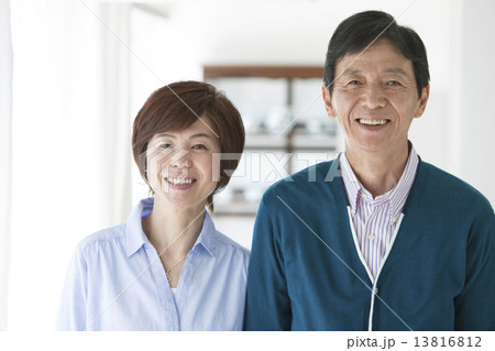 笑顔の中高年夫婦 笑顔の中高年夫婦 13816812