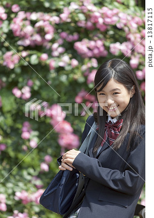 笑顔の女子校生 笑顔の女子校生 13817115