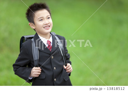 笑顔の男の子 13818512
