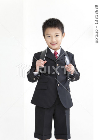 笑顔の男の子 13818689