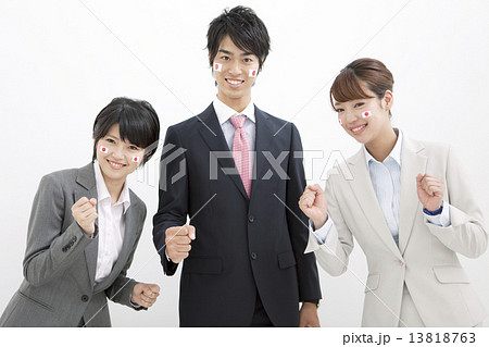 ガッツポーズをするビジネス男女3人の写真素材