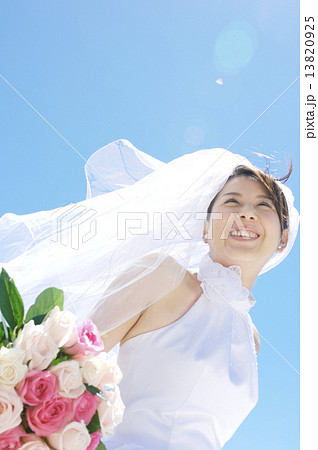 ブーケを持った新婦 ブーケを持った新婦 13820925