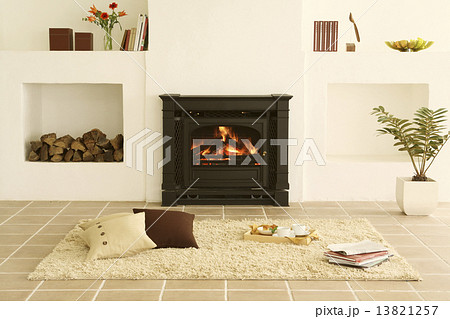 暖炉のある部屋の写真素材