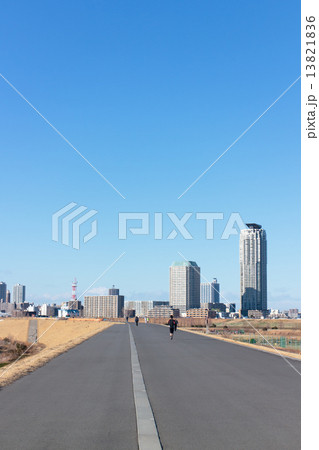 快晴の北区　荒川河川敷 13821836