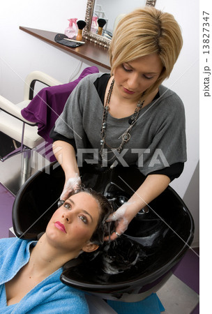 washing hair 13827347