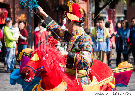 踊り 踊り 13827756