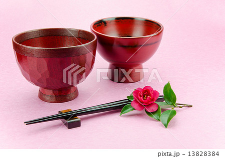 汁椀と山茶花　 13828384