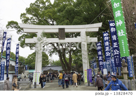 初詣で賑わう加藤神社 13828470