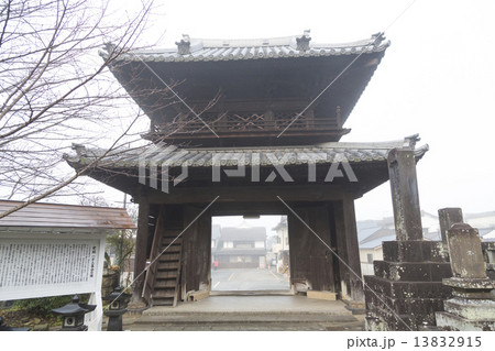 朝靄の光専寺 13832915