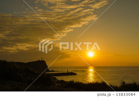 沖縄県 与那国島 日本最後の夕日が見える丘の写真素材