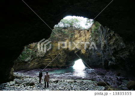 名勝　田牛（とうじ）の龍宮窟 13835355