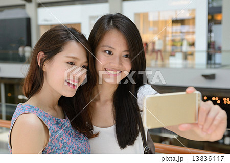 Shopping Holiday 1 13836447