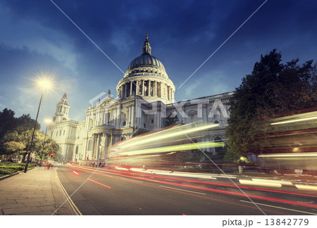 St Paul's Cathedral and moving Double Decker bus, London, UK St Paul's Cathedral and moving Double Decker bus, London, UK 13842779