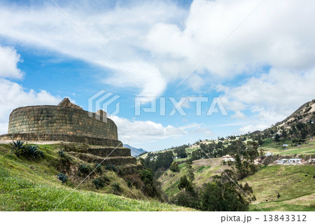 Ingapirca, Inca wall and town, largest known Inca ruins in Ecuad 13843312
