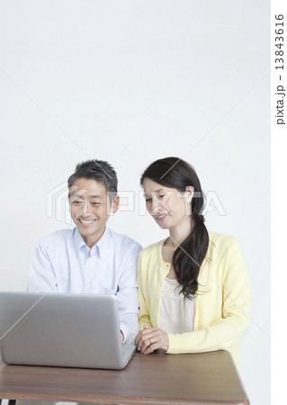 50代夫婦 13843616