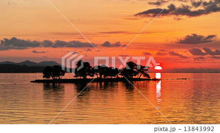 宍道湖　嫁ヶ島　夕景 13843992