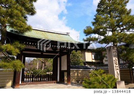 京都　建仁寺　勅使門（重要文化財） 13844418