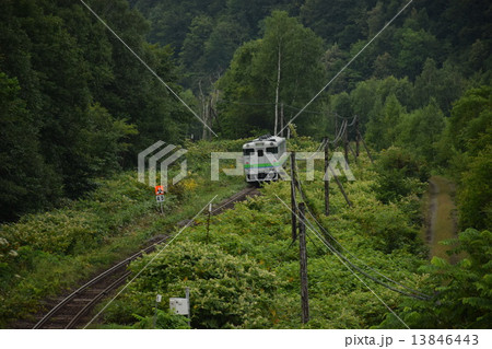 宗谷本線を走る普通列車 13846443