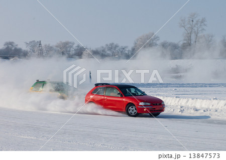 Winter ice race 13847573