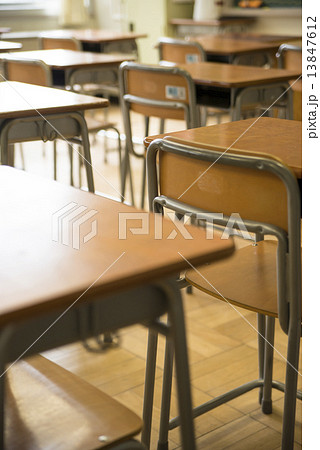 教室の机 13847612