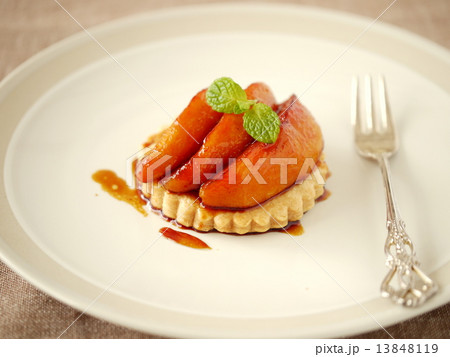 りんごのタルトタタン風（ホワイトプレート） 13848119