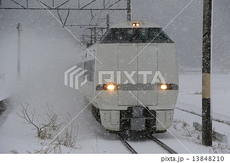 雪の中の683系特急「しらさぎ」 余呉にて 雪の中の683系特急「しらさぎ」 余呉にて 13848210