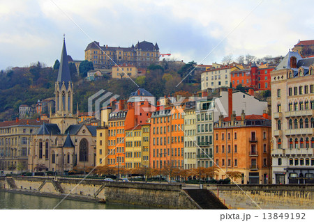 ローヌ川から見たリヨン　フランス 13849192