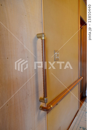 廊下の手摺 13850440