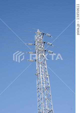 送電線の鉄塔 13850611