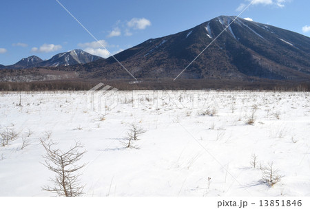 雪の戦場ヶ原と男体山の写真素材