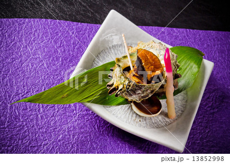 さざえのつぼ焼き　 grilled turban shell japanese food 13852998