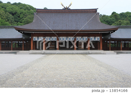 奈良県橿原市久米町にある「橿原神宮」 13854166