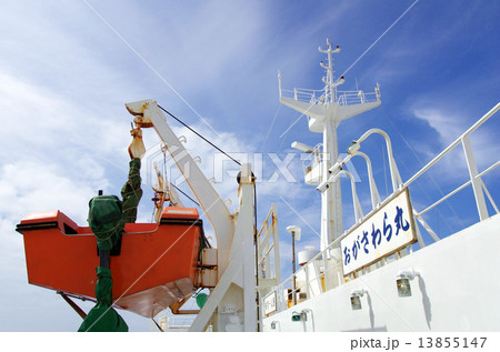 避難用ボートと船上からの風景 避難用ボートと船上からの風景 13855147