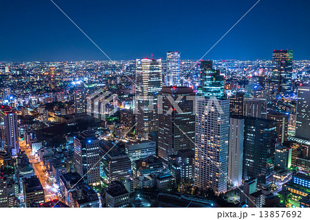 東京・オフィス街の夜景 13857692