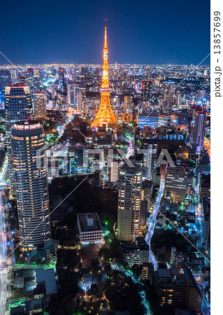 東京 オフィス街の夜景の写真素材