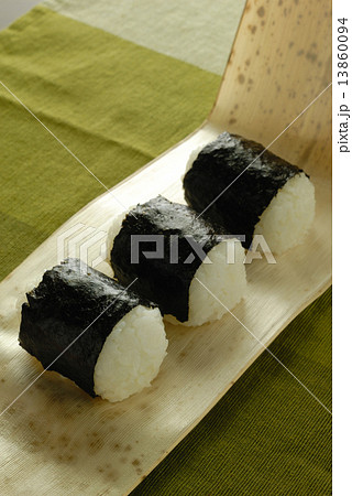 おにぎり（俵型） 13860094