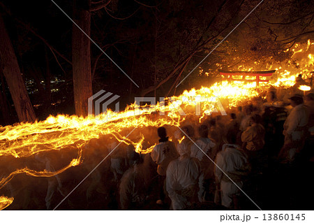 お灯祭　新宮　神倉神社　山は火の滝、下り竜 13860145