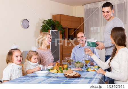 Congratulation heartily family at home 13862361