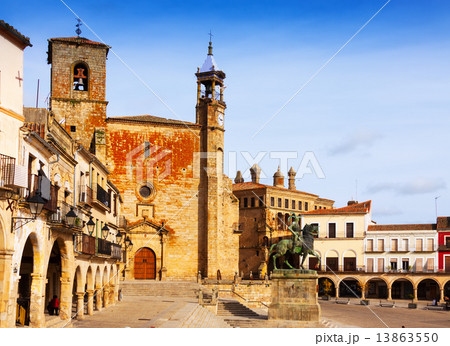 Day view of   Plaza Mayor. Trujillo 13863550