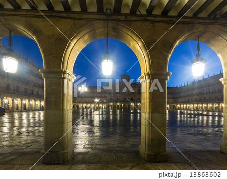 arches  at Plaza Mayor at Salamanca in evening 13863602
