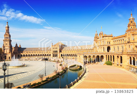 Day view of Plaza de Espana Day view of Plaza de Espana 13863825