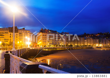 Embankment and beach of  Bay of La Concha in  autumn evening 13863881