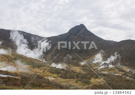 箱根の大湧谷遠景 13864562