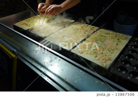 Takoyaki chefs prepare takoyaki Takoyaki chefs prepare takoyaki 13867506