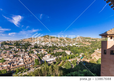 スペイン アルハンブラ宮殿から望むアルバイシン スペイン アルハンブラ宮殿から望むアルバイシン 13867688